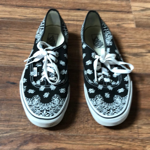 Vans Shoes - Vans black paisley classics size 10.5